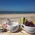Holiday home En Duinen 331 Omheinde Tuin *